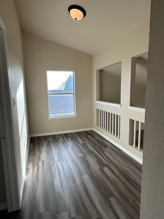 Building Photo - 760 Desert Ash Dr