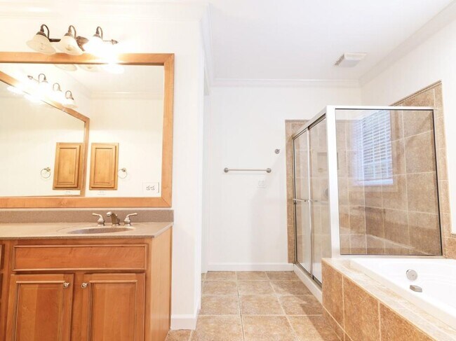 Building Photo - 4955 Ivy Ridge Dr SE