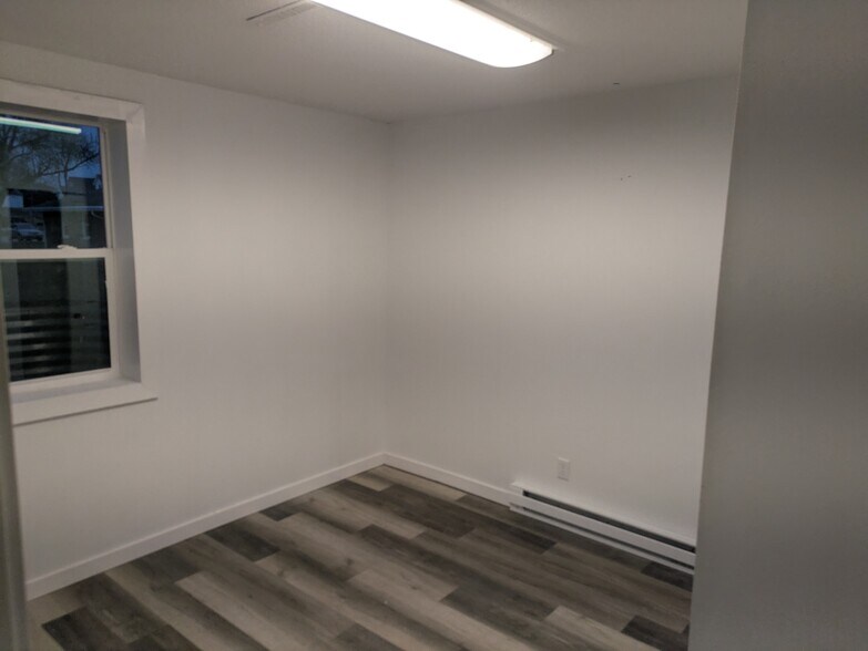 Building Photo - 502 W Market St