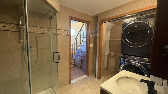 Building Photo - 86 Notre Dame Ave