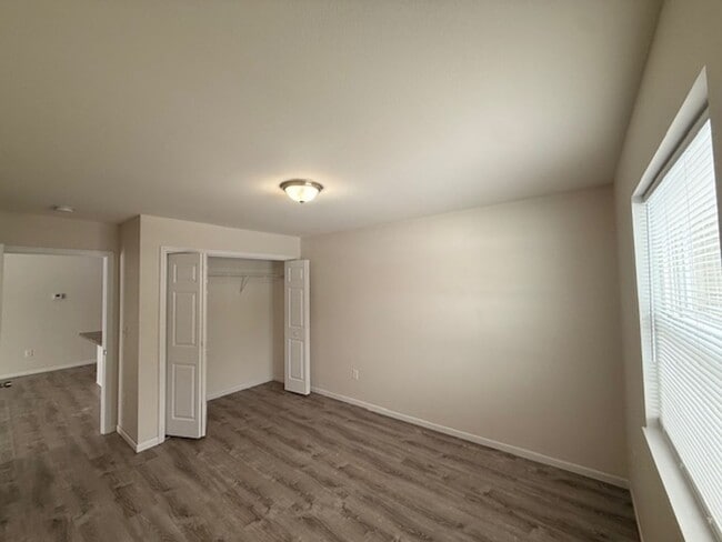 Building Photo - 2 Bedroom Duplex