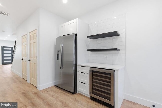 Building Photo - 458 W Earlham Ter