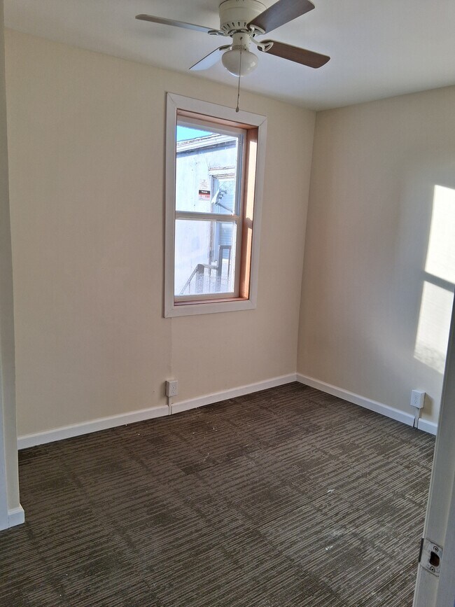 Building Photo - 112 S 6th St