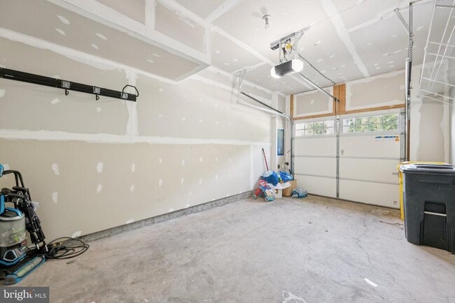 Building Photo - 220 Tanner Ln