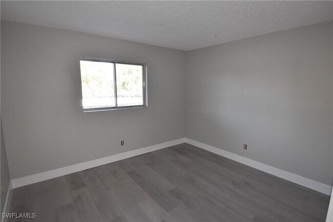 Building Photo - 5667 Rattlesnake Hammock Rd