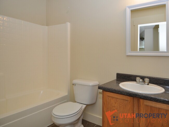 Building Photo - 4844 W Cold Springs Cir