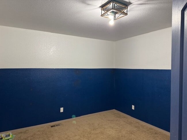 Building Photo - ALL PROSPECTIVE TENANTS MUST SUBMIT A $58 NON-REFUNDABLE APPLICATION FEE PER APPLICANT ONLINE AND...