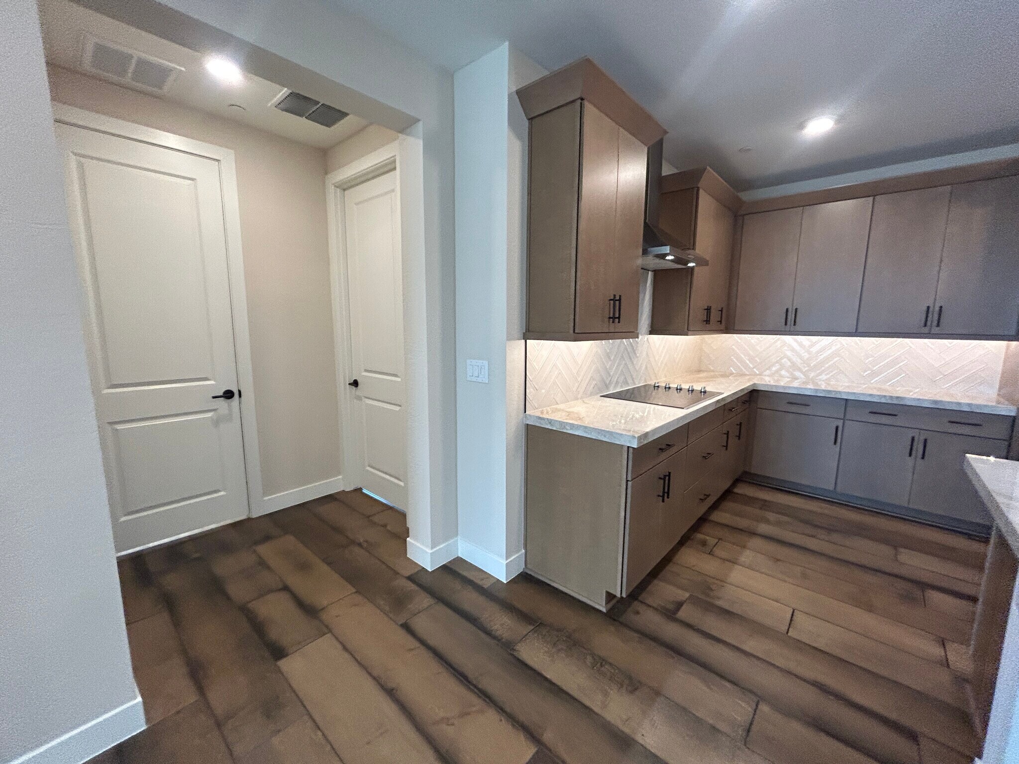 Building Photo - 2121 W Sonoran Desert Dr