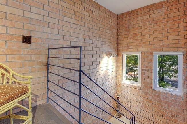 Building Photo - 624 Vernon Ave