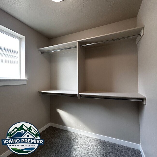 Building Photo - 2052 E Sharptail St