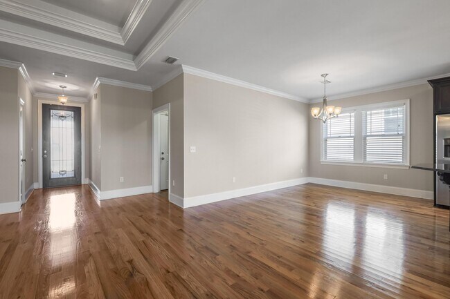 Building Photo - 2561 Lantana Ln