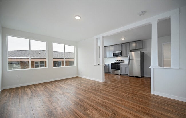 Building Photo - 211 Park Ave N