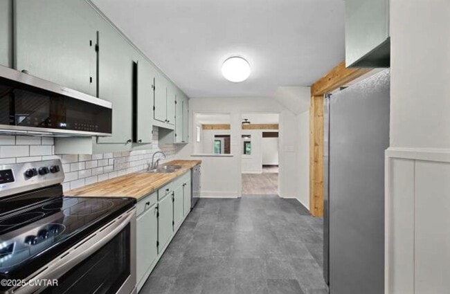 Building Photo - New Listing