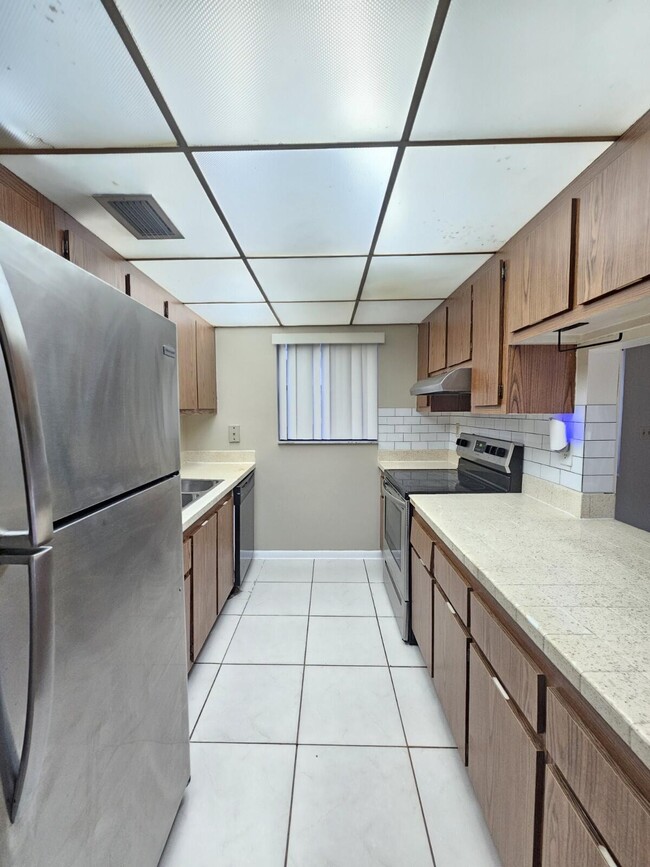 Building Photo - 1950 N Congress Ave