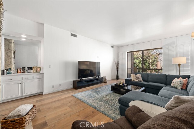 Building Photo - 141 S Linden Dr