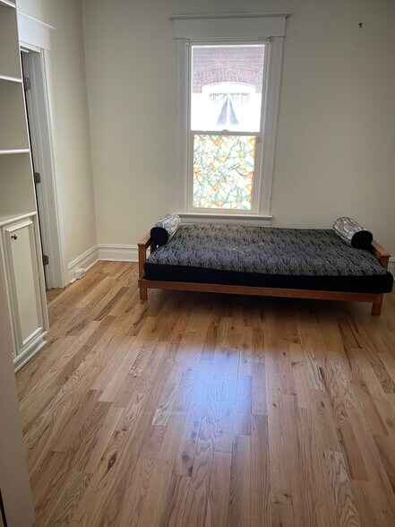Flex Room - 777 E 4th Ave