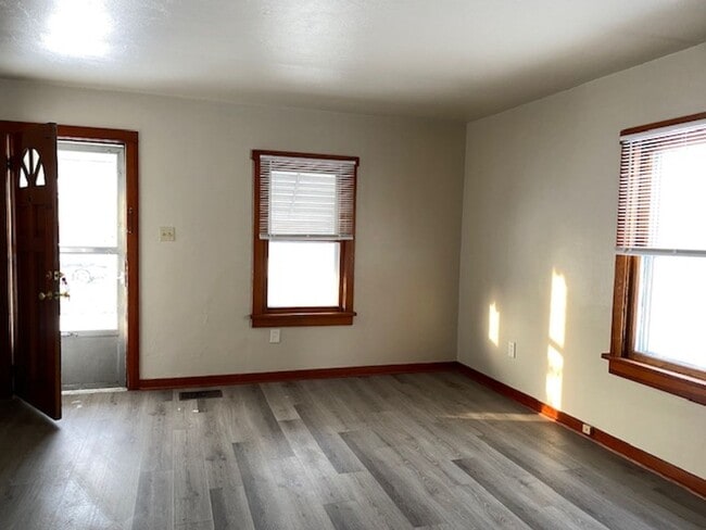 Building Photo - Two Bedroom Home with Washer/Dryer Hookups in Full Basement!