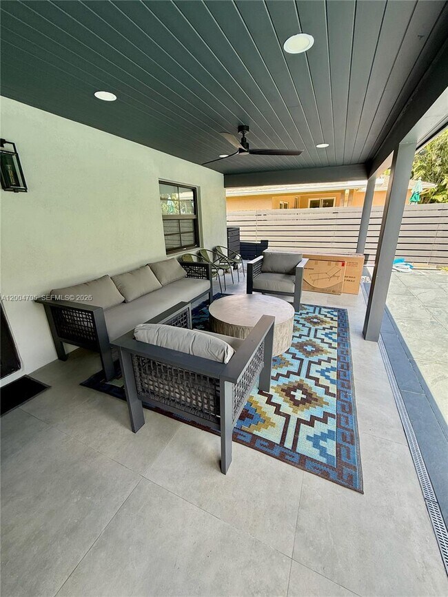 Building Photo - 1304 Stratford St