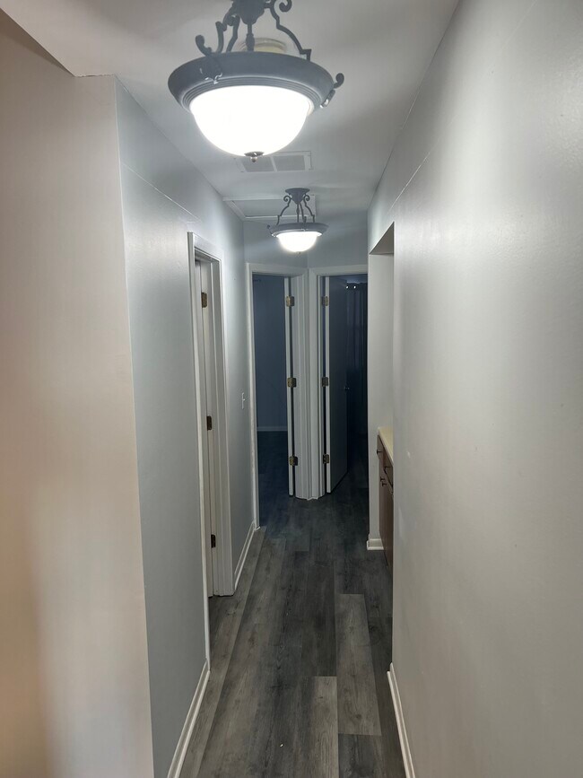 Building Photo - 820 Dracut Ln