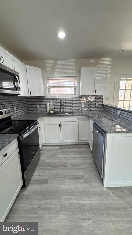 Building Photo - 7631 Beach Dr