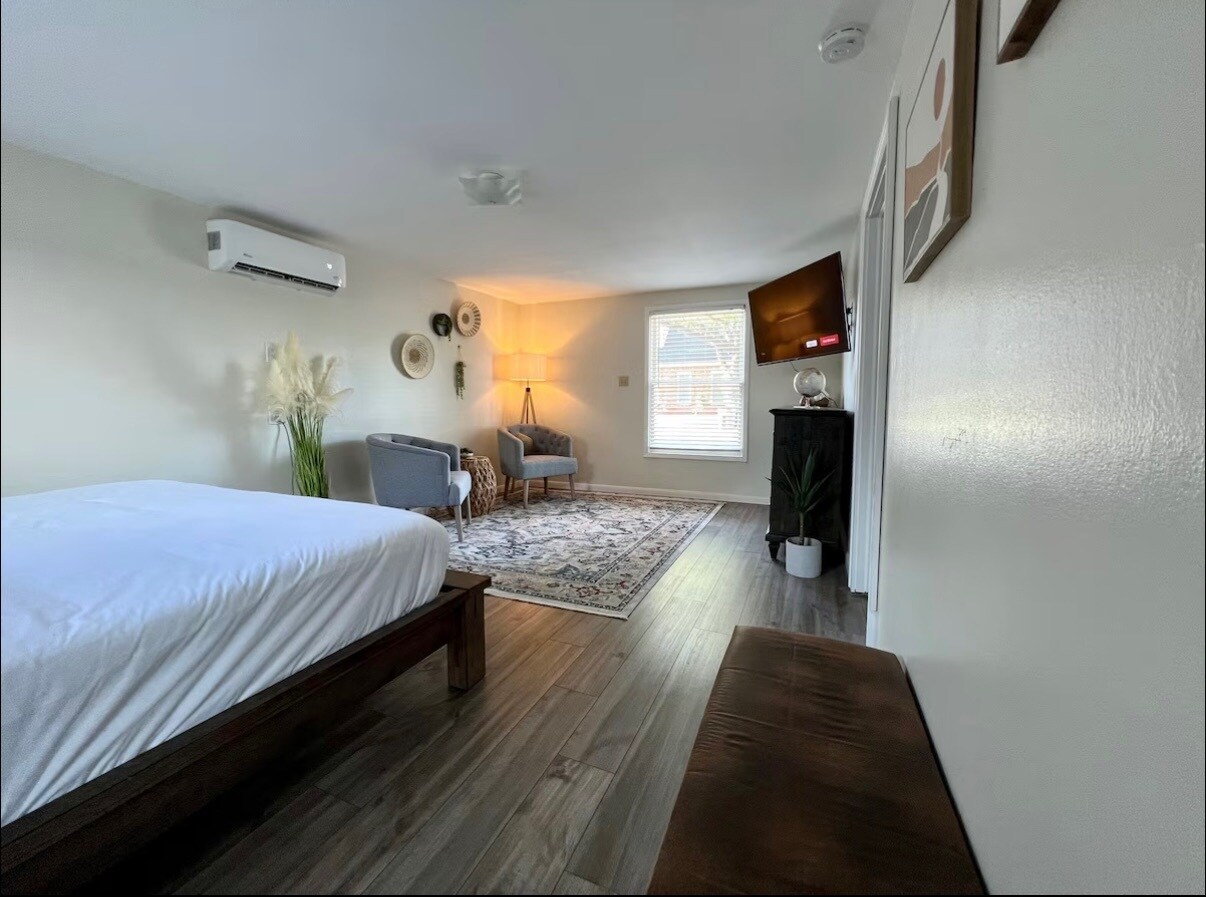 Building Photo - 1515 W Concho Ave