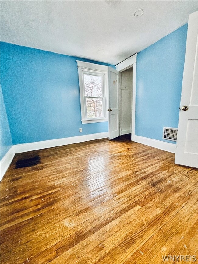 Building Photo - 354 Shepard Ave