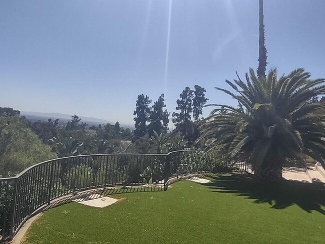 Building Photo - 804 Cloverview Dr