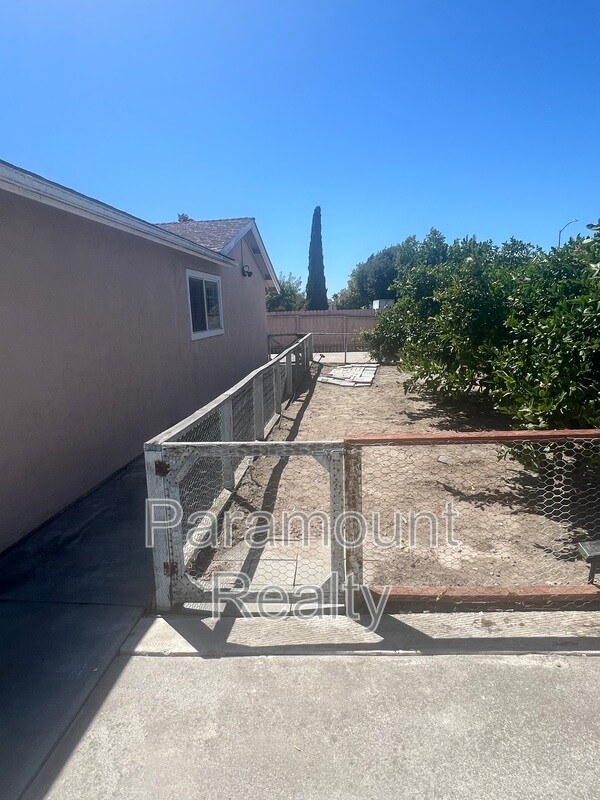 Building Photo - 974 Coral Dr