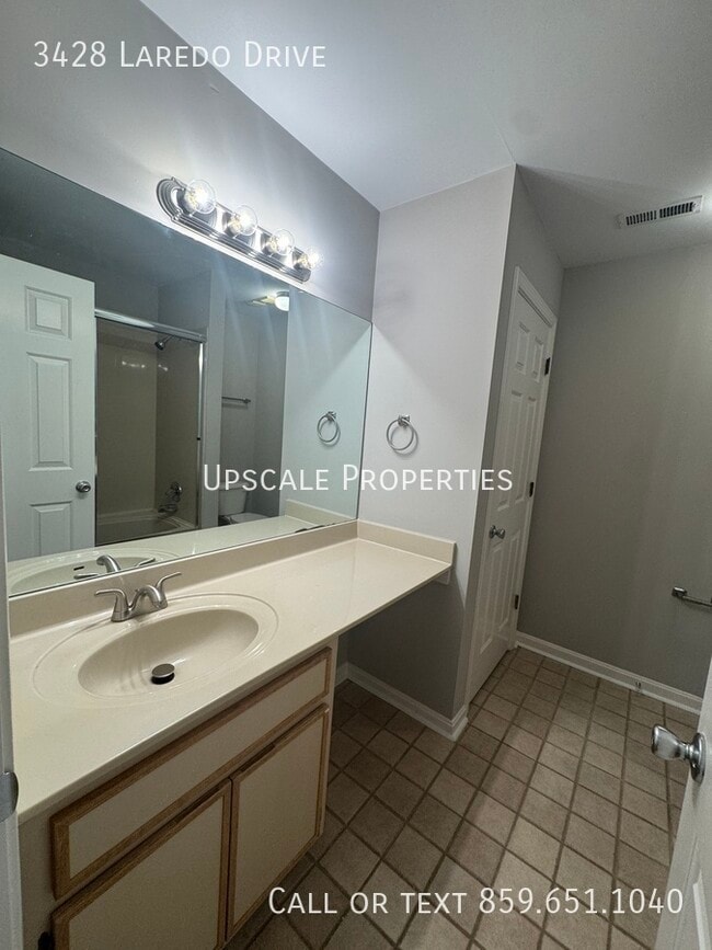 Building Photo - 3428 Laredo Dr