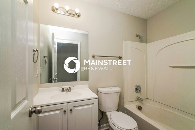 Building Photo - 4 Bedroom Pet-Friendly Home in JEFFERSONVILLE, IN with Main Street Renewal