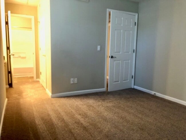 Building Photo - 885 Halidon Way