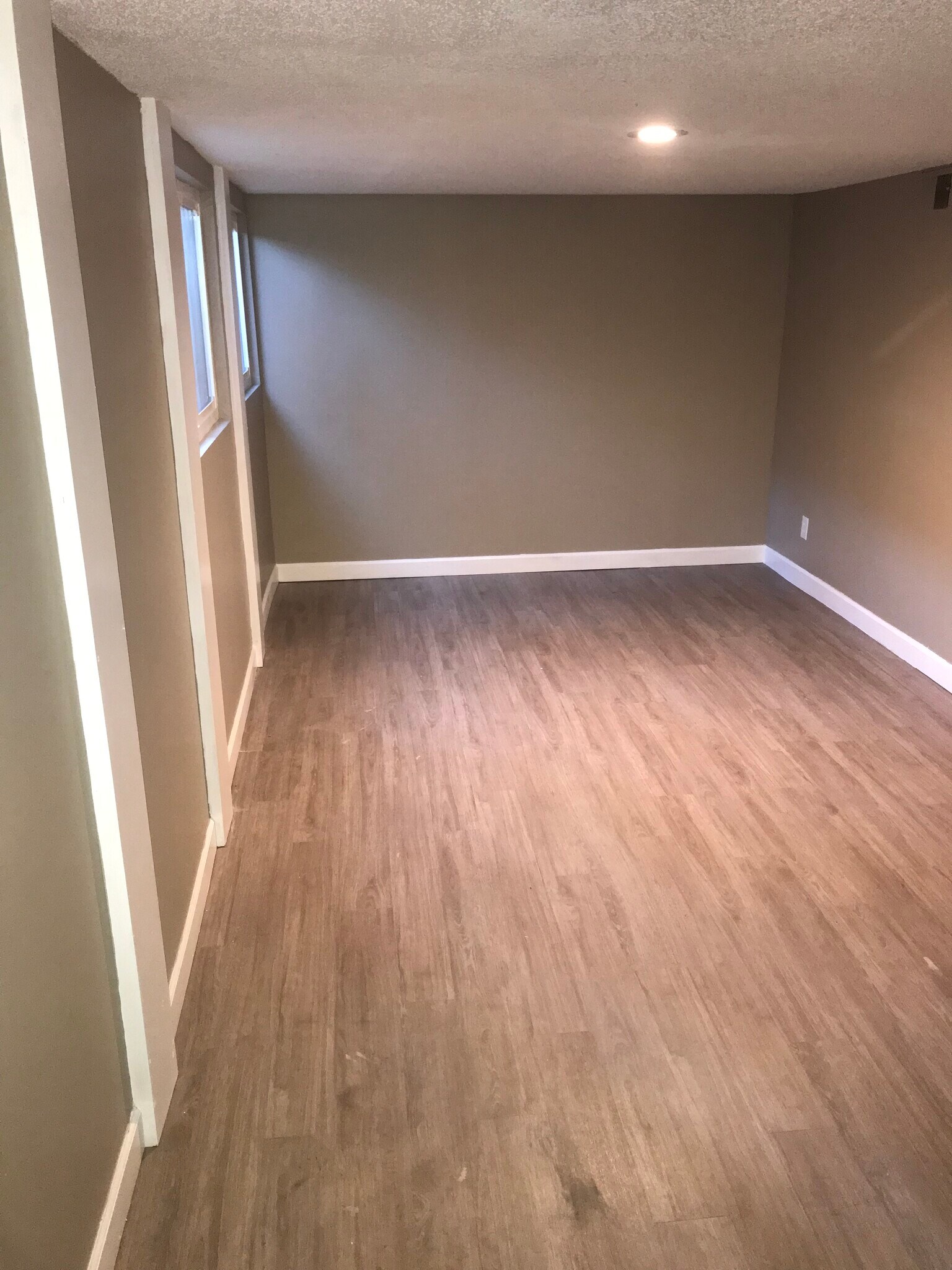 Building Photo - 8325 Grandview Ln