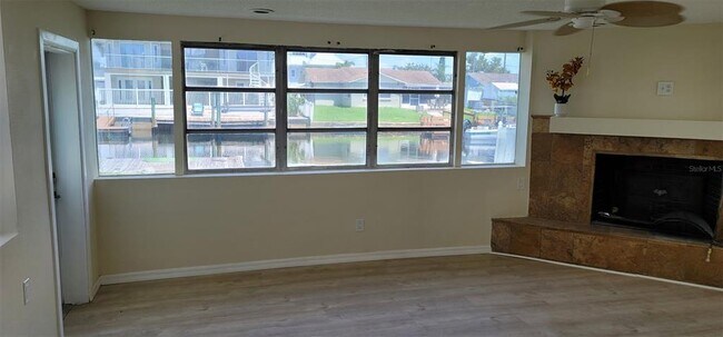 Building Photo - 13240 Starfish Dr