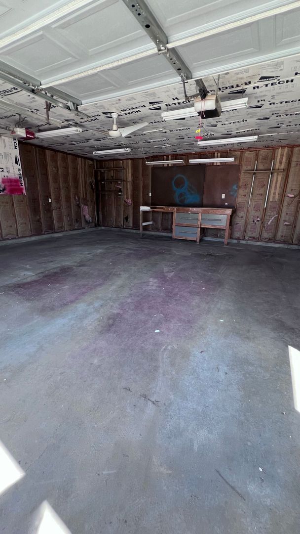 Building Photo - 4 bedroom 2 bath home Available Now!!!