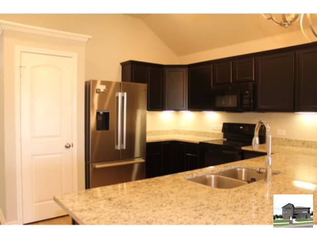 Building Photo - 6403 Hercules Ave