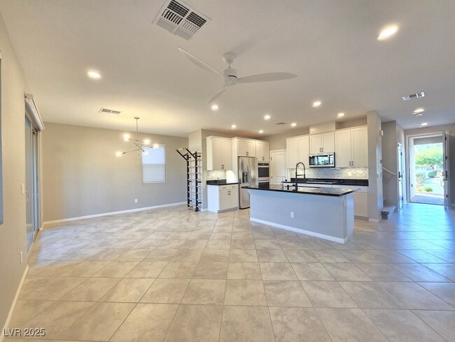 Building Photo - 4160 Elegant Chateau St