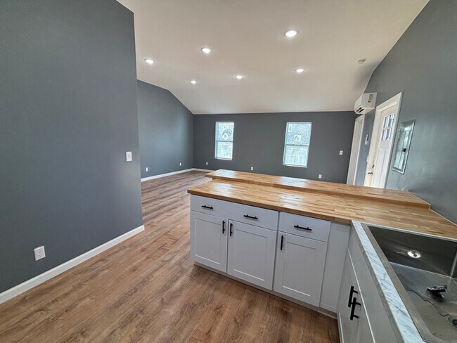 Building Photo - 3685 E Brutus St