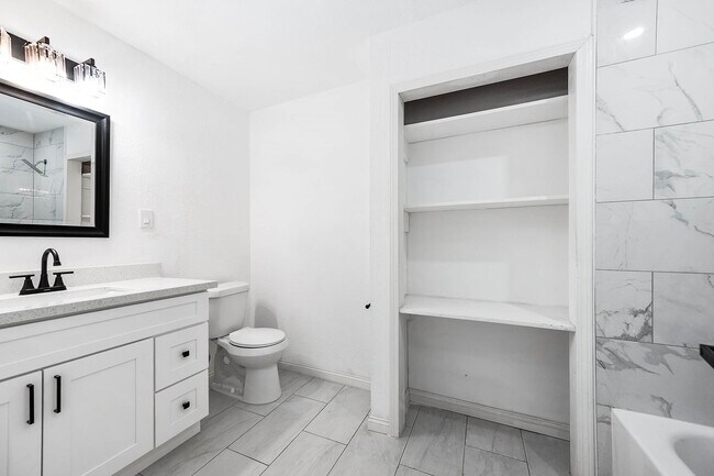 Building Photo - 4356 Phlox St