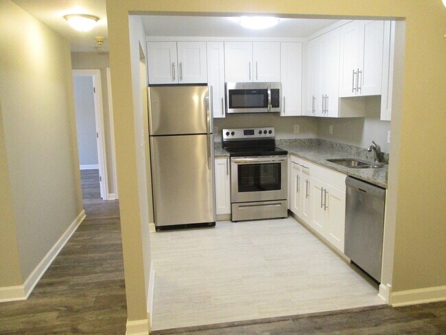 Building Photo - 580 Somerset Ln