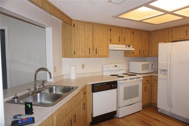 Building Photo - 10961 SW 84th Ave