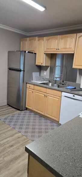 Building Photo - 1208 Denali St