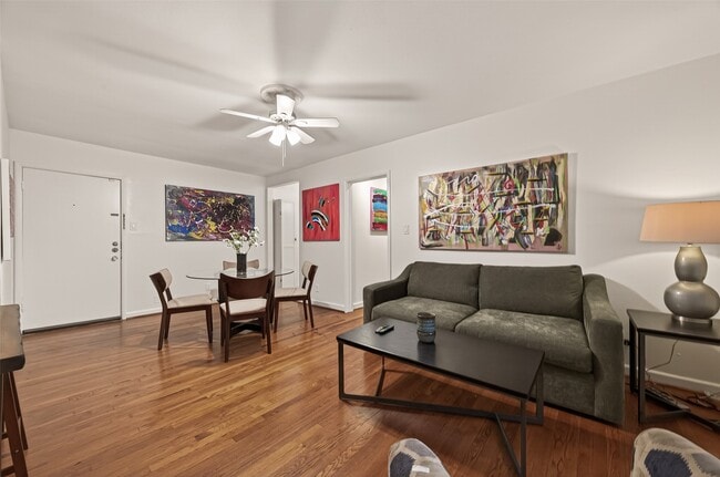 Building Photo - 2021 Southgate Blvd