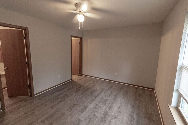 Building Photo - 2117 N Ballenger Ln