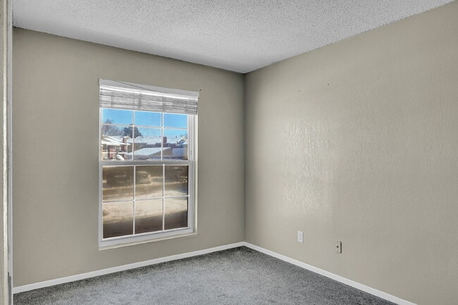 Building Photo - $1,440.95- 2 Bed, 1.5 Bath Townhome in CO Springs with Central AC and All Utilities Included