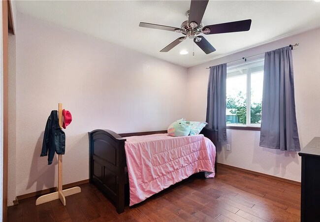 Building Photo - Perfect 3bed/2bath Home on Pinedrop Loop *COMING SOON*APPLICATION PENDING