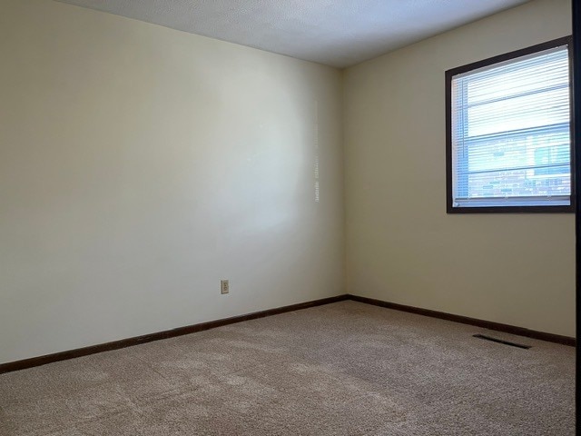 Building Photo - 541 N Belview Ave