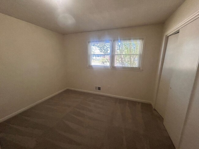 Building Photo - 1015 Walters Ln