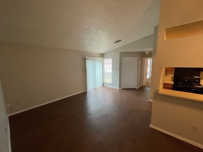 Building Photo - 513 Sierra Cove