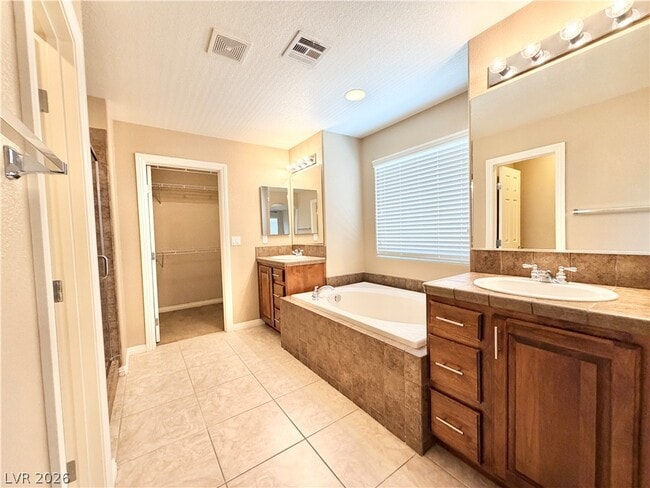 Building Photo - 10360 Blue Ginger Dr