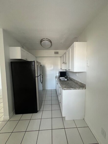 Building Photo - 374 Sunshine Dr